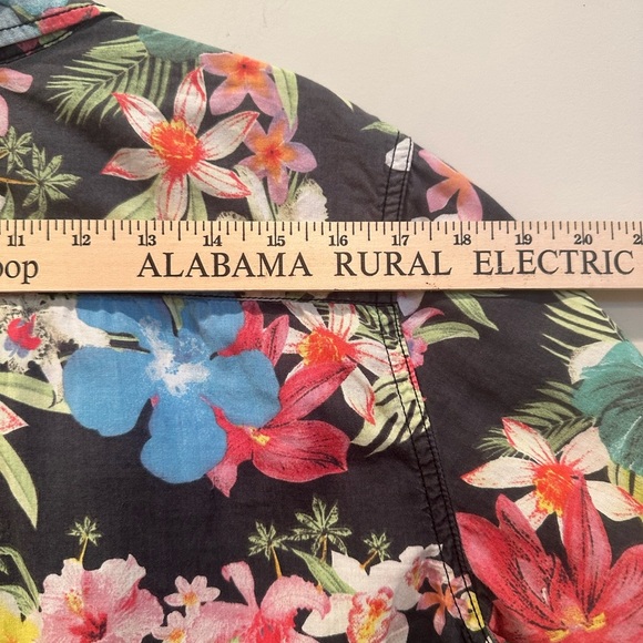On the Byas Hawaiian Button Down Shirt Tropical Floral Beach Vacation Sz M - Picture 5 of 8